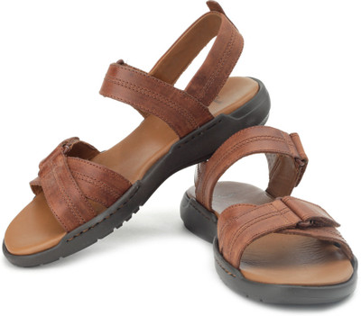 

Clarks Men Dark Tan Lea Casual