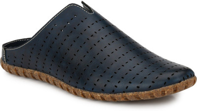 

Mactree Men Blue Sandals