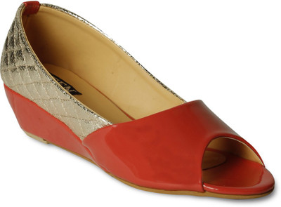 

TEN Women Gold,Red Wedges