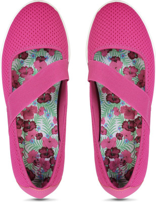 

Crocs Women Pink Flats