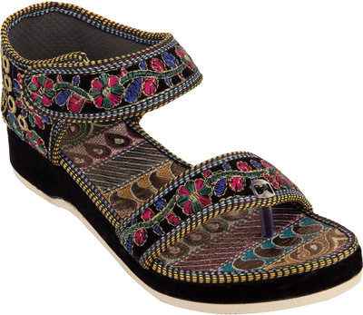

Royal Collection Women Multicolor Wedges