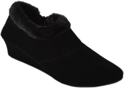 myra Women Black Wedges