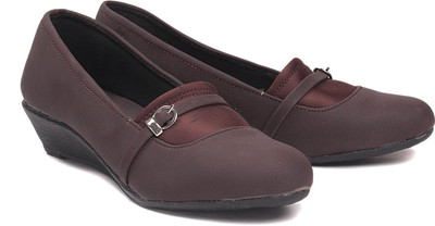 

Bare Soles Women Brown Sandals