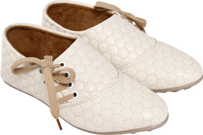 

Jade Women Beige Flats