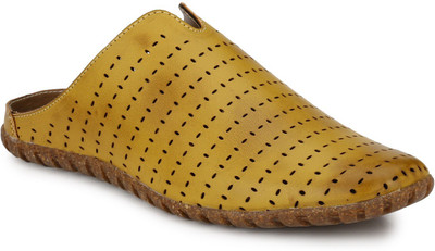 

Mactree Men Yellow Sandals