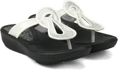 

Clarks Women Blk/White Flats