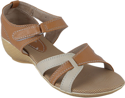 

Style Buy Style Women Tan Wedges