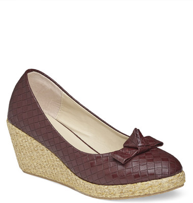 

Vero Couture Women Red Wedges
