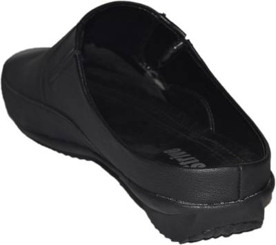 Strive Men Black Sandals