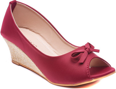 

Dolphin Miles Women Maroon Wedges