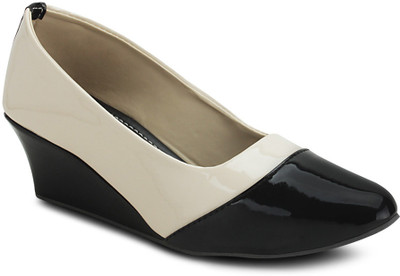 Get Glamr Girls Wedges(Black