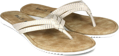 

Inc.5 Women BEIGE Flats