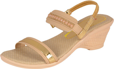 

With The Fashion Women Beige Wedges