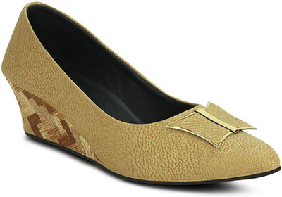 

Get Glamr Girls Wedges(Beige