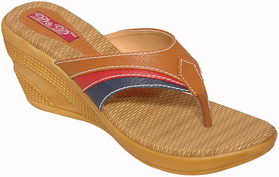 

D&D Women Tan Wedges