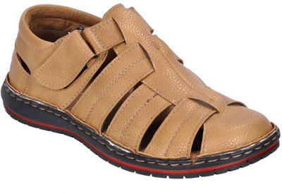 

Unifashion Men Beige Sandals