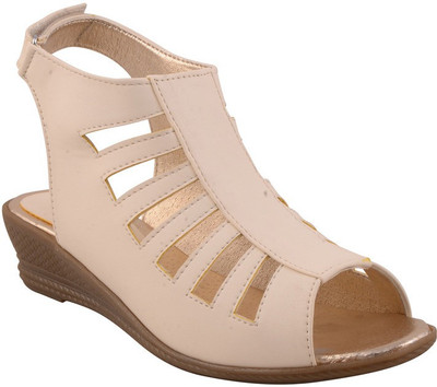 

Adorn Girls Wedges(White