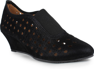 

London Steps Women Black Wedges