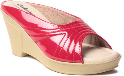 

MSC Women Red Wedges