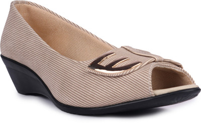 

DJH Women Beige Wedges