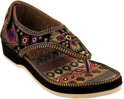 

Royal Collection Women Multicolor Wedges