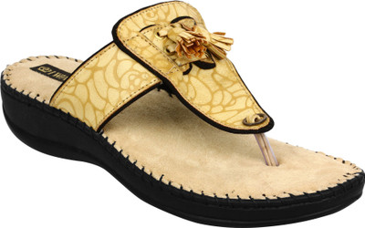 

1 Walk Women Beige Flats