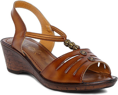 

Catwalk Women TAN Wedges