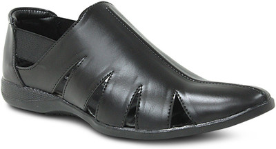 

Get Glamr Men Black Casual