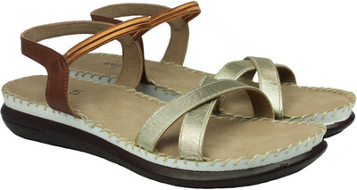 

Inc.5 Women GOLD Flats