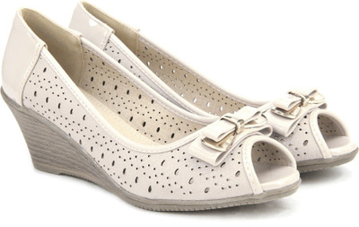 

Addons Women CREAM Wedges