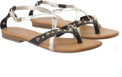 

Ilo Women Black Flats