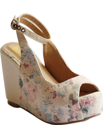 

Kanabis Women White Wedges
