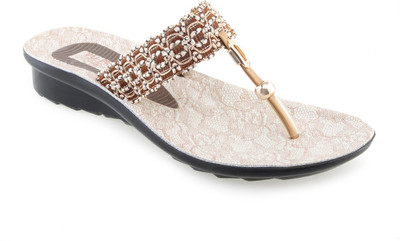 

Lancer Women Brown Flats