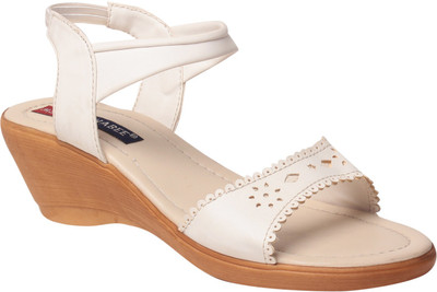 

MSC Women White Wedges
