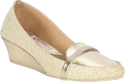 

Zachho Women Cream and Golden Wedges