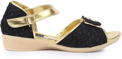 

Sindhi Footwear Girls Sports Sandals(Black