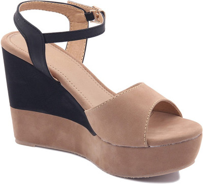 

Rare Women Beige Wedges