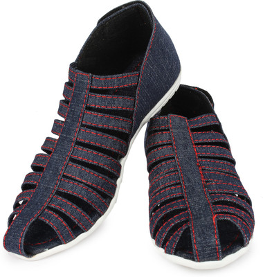 

Moonwalk Women Black Flats