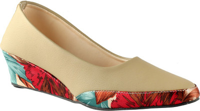 

Tryfeet Women Cream Bellies