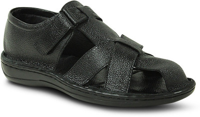 

Get Glamr Men Black Casual