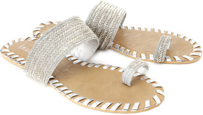 

Inc.5 Women Silver Flats