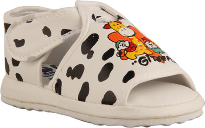 

FabSeasons Boys Sports Sandals(White