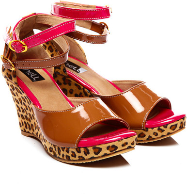 

Nell Women Beige Sandals