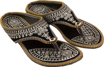 Footrendz Women Black::Silver Flats