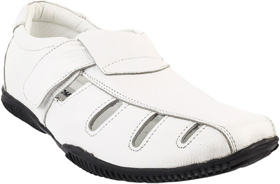 

Mochi Men 16,WHITE Flats