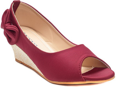 

Dolphin Miles Women Maroon Wedges