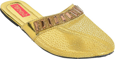 

Footrendz Women Golden Flats