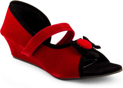 9% OFF on WOMENS CLUB Girls Sports Sandals(Red) 9% OFF on WOMENS CLUB Girls Sports Sandals(Red)