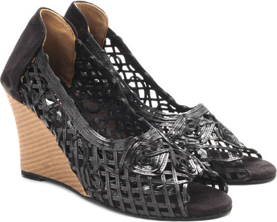 

Inc.5 Women Black Wedges
