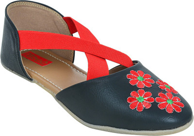 

Footrendz Women Black Flats